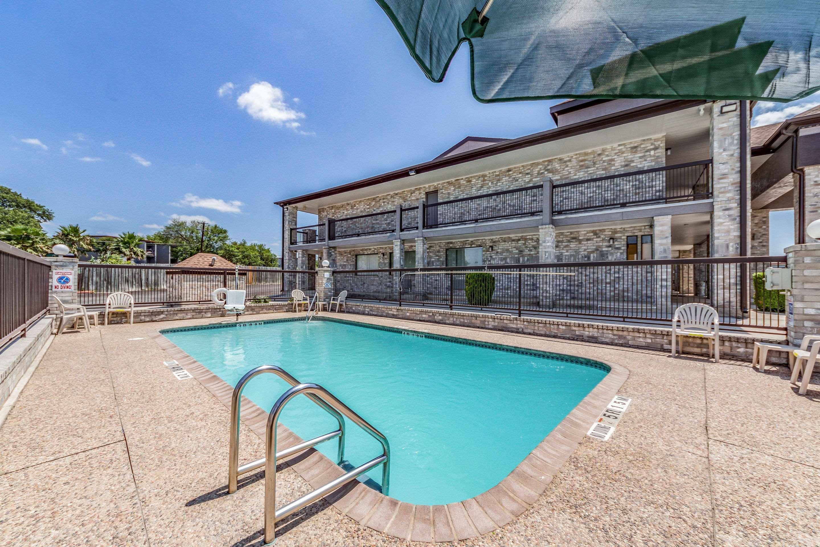 Quality Inn I-10 East Near Frost Bank Center San Antonio Exterior foto